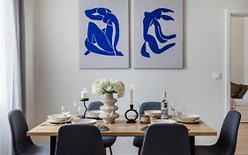 Central Budapest Oasis - Modern Charm, Timeless Comfort