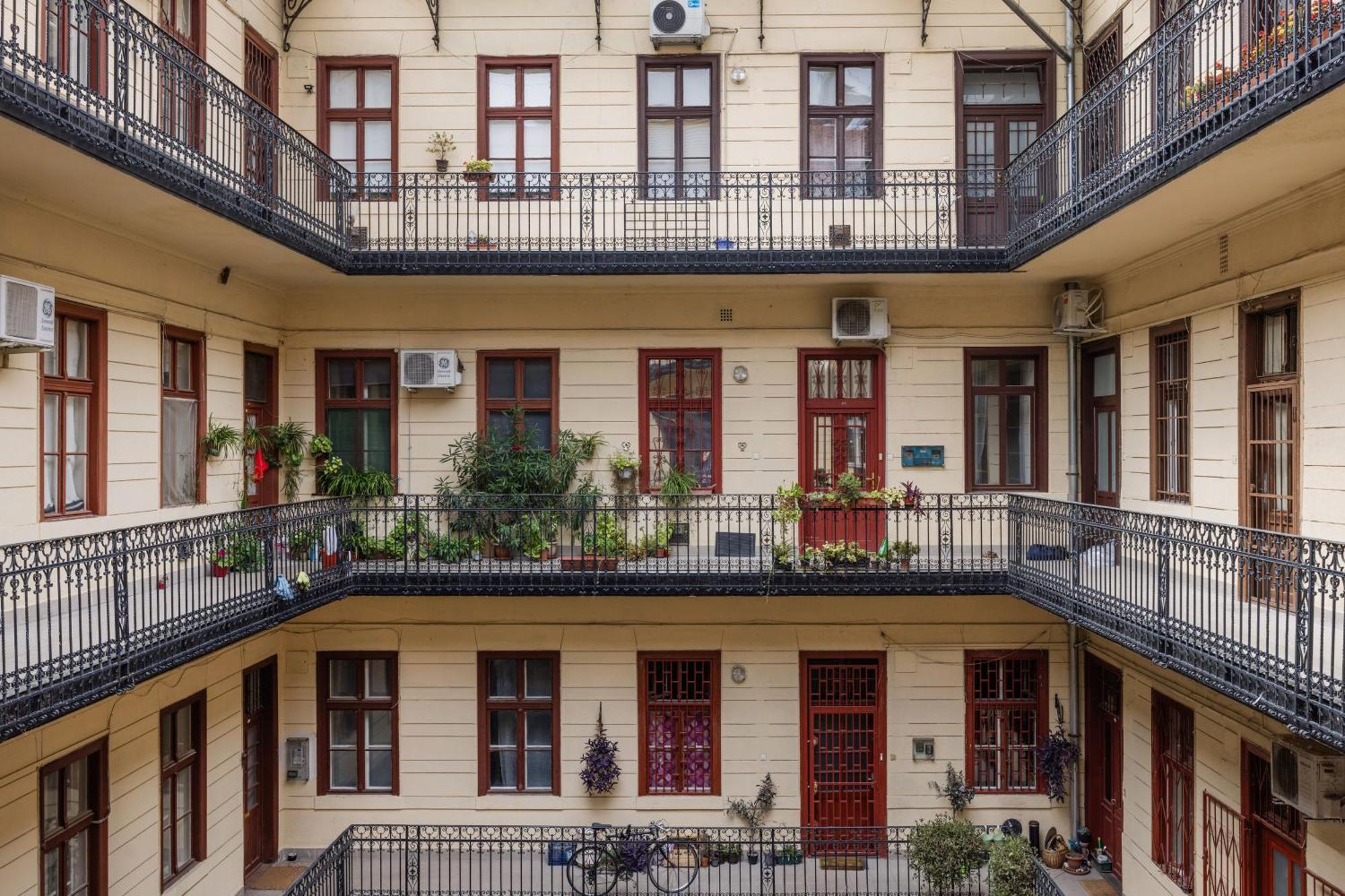 Central Budapest Oasis - Modern Charm, Timeless Comfort Zewnętrze zdjęcie